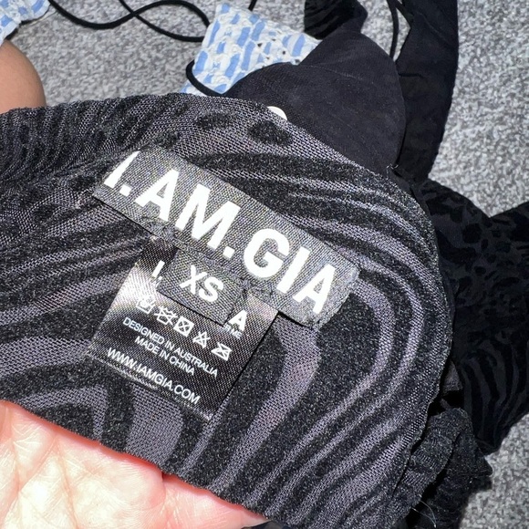 I am Gia black xs top - Picture 4 of 8